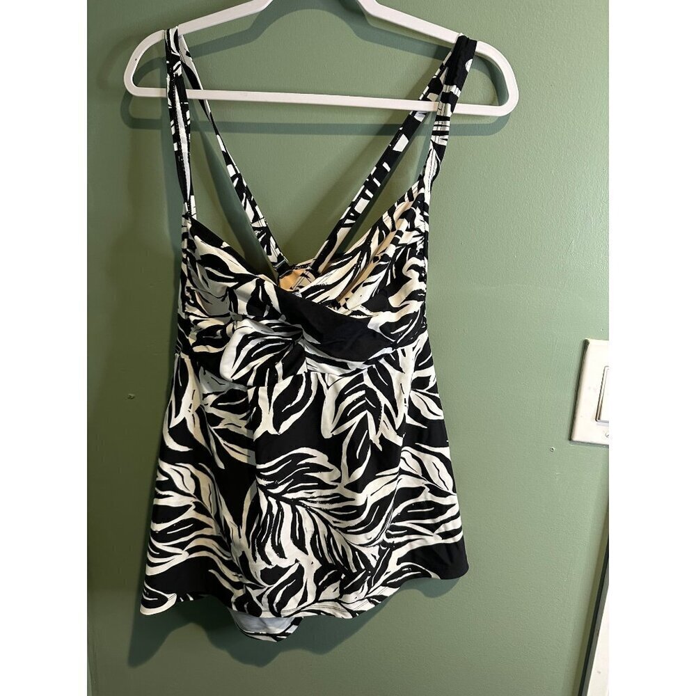 Black & White Swimsuit Tankini Flattering Fit Sz 16 with Bra Chic Slimming